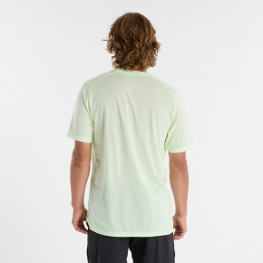 Рубашки New Balance Athletics T-Shirt в Москве - nevtrende.com | фото