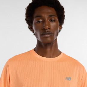 Рубашки New Balance Athletics T-Shirt в Москве - nevtrende.com | фото
