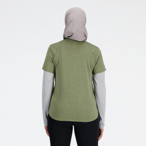 Рубашки New Balance Athletics T-Shirt в Москве - nevtrende.com | фото