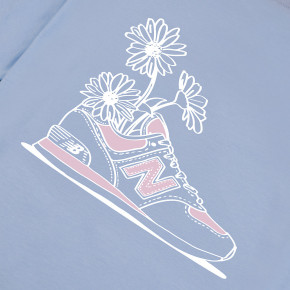 Топы New Balance Floral Sneaker Back Graphics T-Shirt в Москве - nevtrende.com | фото