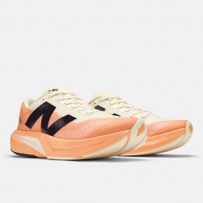 Женские кроссовки для бега New Balance FuelCell Rebel v4 в Москве - nevtrende.com | фото