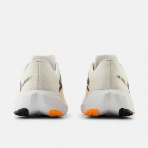 Женские кроссовки для бега New Balance FuelCell Rebel v4 в Москве - nevtrende.com | фото