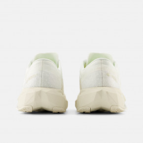 Женские кроссовки для бега New Balance FuelCell Rebel v4 в Москве - nevtrende.com | фото
