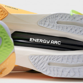 Женские треккинговые кроссовки New Balance FuelCell SuperComp Elite v4 в Москве - nevtrende.com | фото