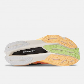 Женские треккинговые кроссовки New Balance FuelCell SuperComp Elite v4 в Москве - nevtrende.com | фото
