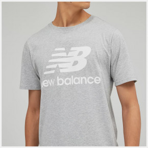 Рубашки New Balance NB Essentials Stacked Logo Tee в Москве - nevtrende.com | фото