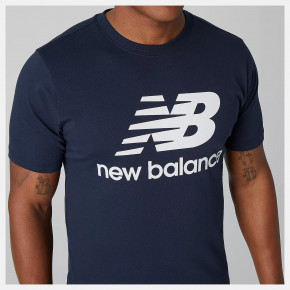 Рубашки New Balance NB Essentials Stacked Logo Tee в Москве - nevtrende.com | фото