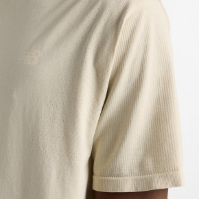 Рубашки New Balance Rest Day Knit Relaxed T-Shirt в Москве - nevtrende.com | фото