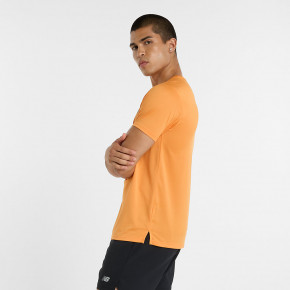 Рубашки New Balance Sport Essentials T-Shirt в Москве - nevtrende.com | фото