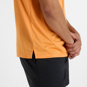 Рубашки New Balance Sport Essentials T-Shirt в Москве - nevtrende.com | фото