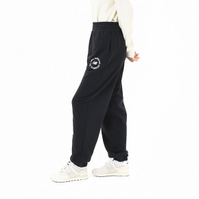 Брюки и леггинсы New Balance Sport French Terry Graphic Sweatpant в Москве - nevtrende.com | фото
